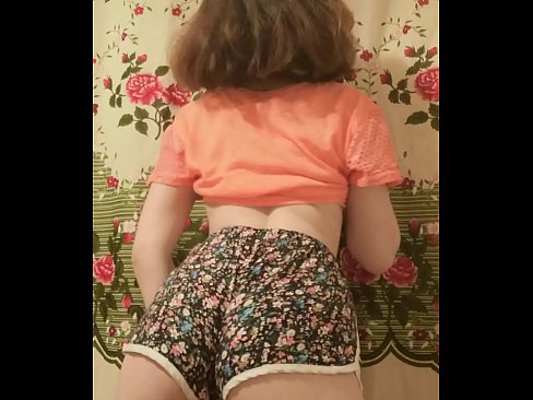 ❤️ Neska gazte sexy galtzak kentzen kameraren aurrean ❤❌ Porno gugan ﹏