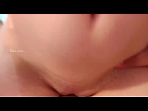 ❤️ Nire ahizparen gelan lo egiten eta horrela esnatu nintzen ❤❌ Porno gugan ﹏