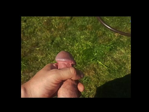 ❤️ Hottie beroa bere pussy arrosa izorratu egiten du eta udako lorategi batean squirt batekin esperma egiten du ❤❌ Porno gugan ﹏