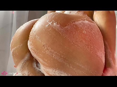 ❤️ Brunette pussy bibragailuarekin masturbatzen du dutxan orgasmo bizia lortzeko ❤❌ Porno gugan ﹏