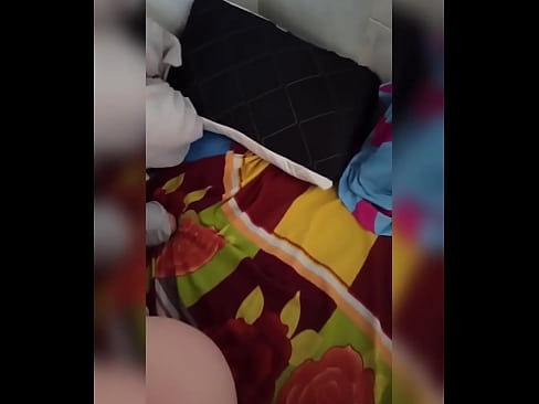 ❤️ Nire gelakidea etxean bakarrik geratzen da, bere senarra oporretara joaten delako eta nik izorratzeko eta ipurdia esnez betetzeko aprobetxatzen dut ❤❌ Porno gugan ﹏