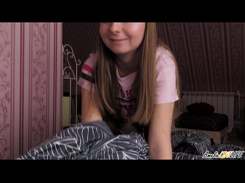 ❤️ Blondie-k bere BFF-ren sakon zurrupatzen du eta esperma jasotzen du ahoan ❤❌ Porno gugan ﹏