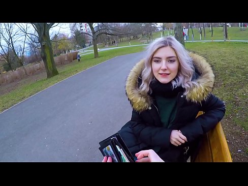 ❤️ Ezezagun baten esperma beroa irensten du diruaren truke - Eva Elfie-k parkean putz egin du ❤❌ Porno gugan ﹏